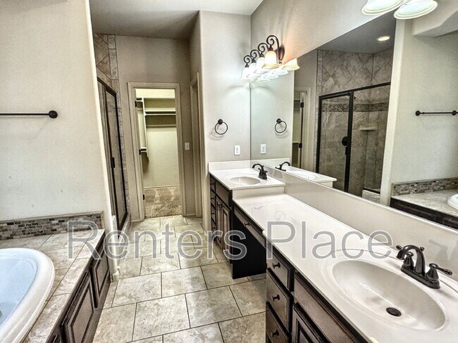 Building Photo - 821 W Elmira St
