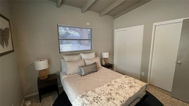 Building Photo - 2832 Bay St