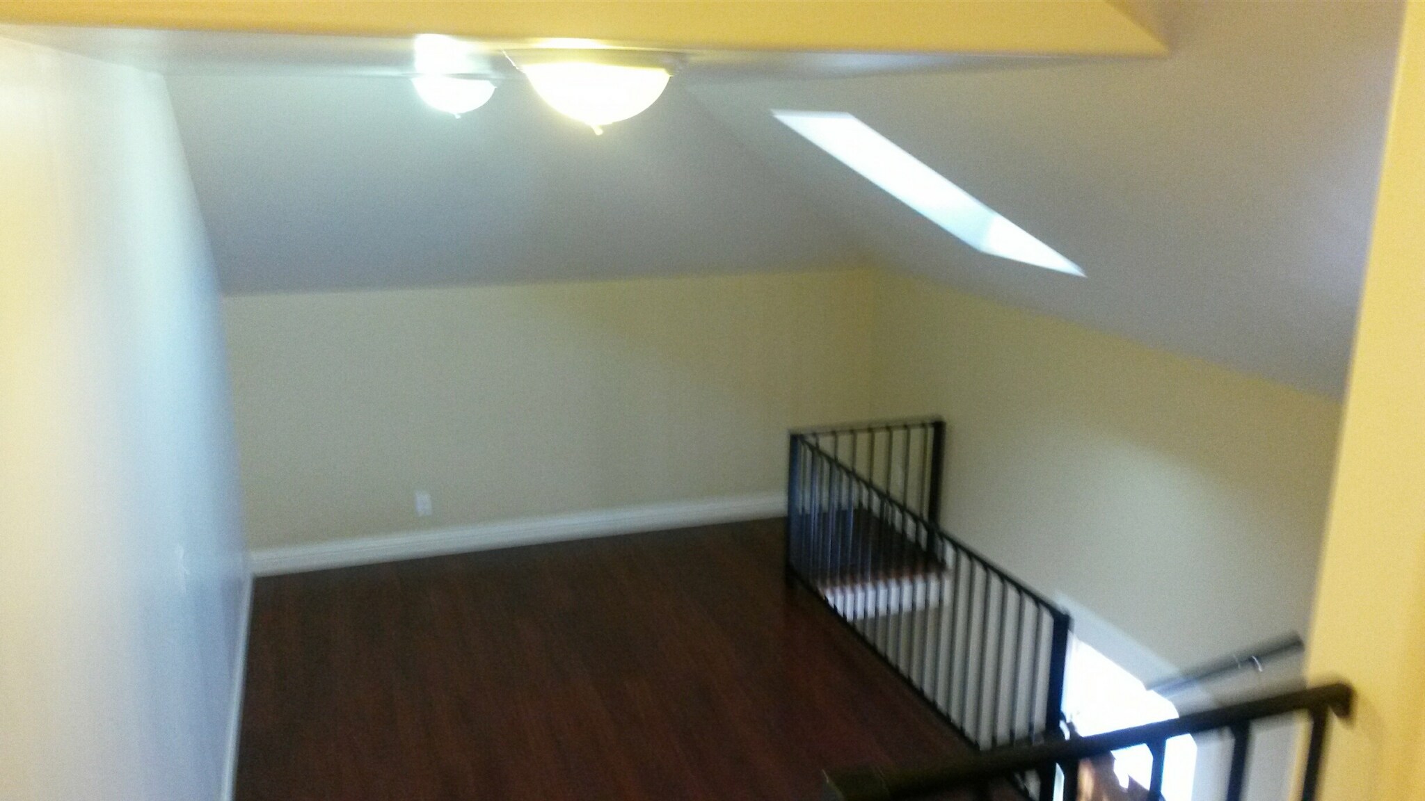 Building Photo - 611 Santa Clara Ave