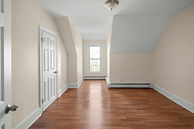 Building Photo - 37 Union St