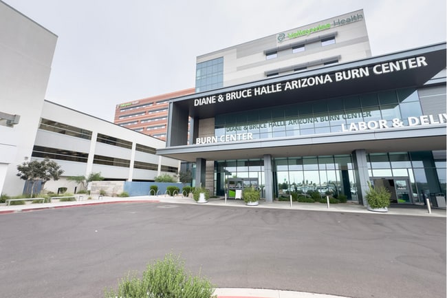 Building Photo - 3Bed/2.5Bath Townhouse at 24th St/Thomas! Move-In ready on 05/07/2026! -- NO HOA!