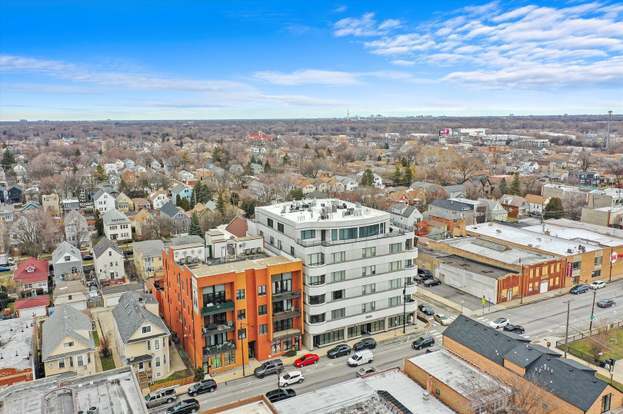Building Photo - 5010 W Lawrence Ave