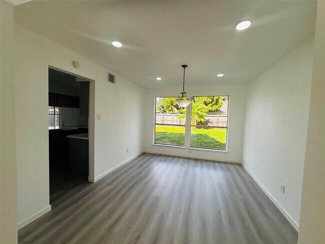 Building Photo - 16246 Los Altos Dr