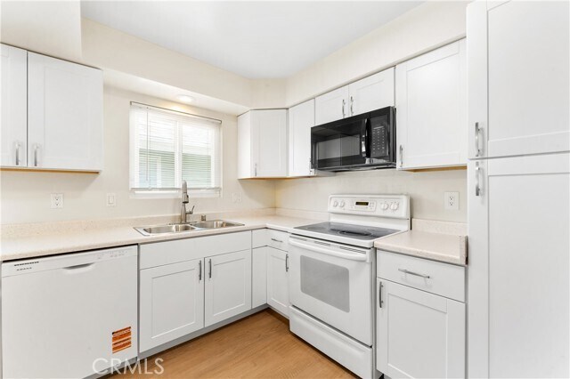 Building Photo - 5932 Santa Barbara Ave