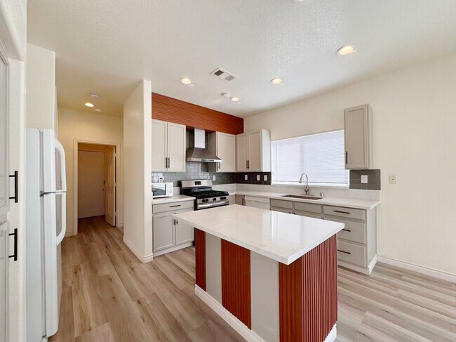 Building Photo - 7849 Blue Brook Dr