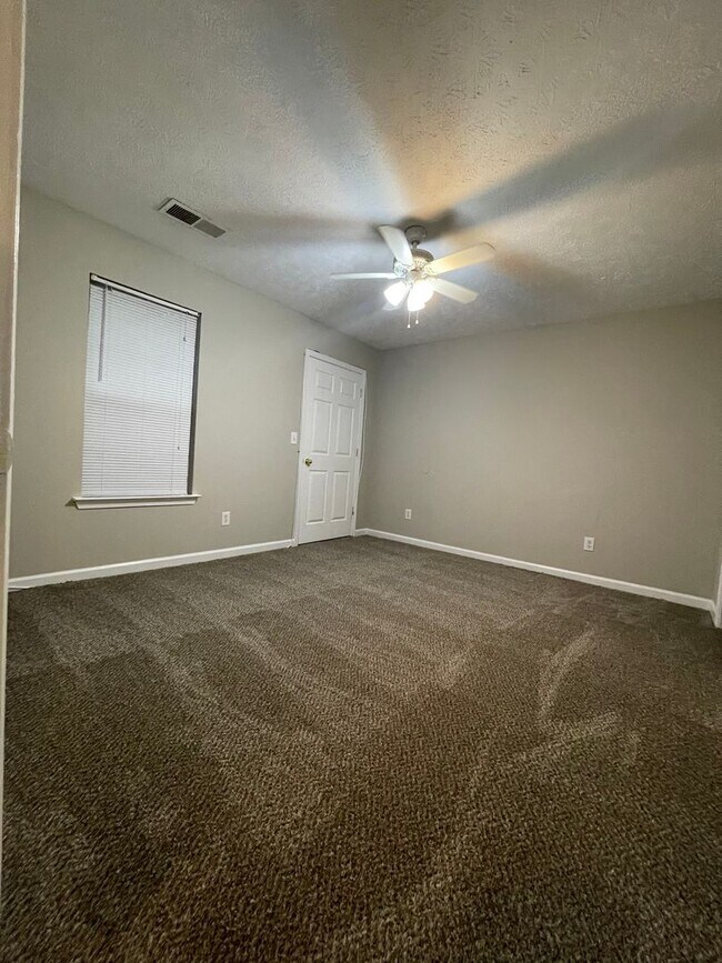 Building Photo - 2 bedroom 2 bath ranch Duplex in Douglasville, GA