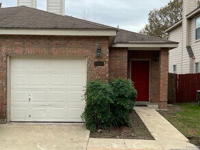 Building Photo - 2 Bedroom 2 Bath with Garage