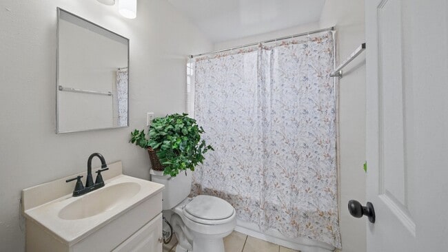 Building Photo - Cozy and Cute 2bedroom 1 bathroom duplex in Vallejo!