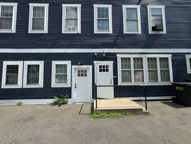 Building Photo - 75 Williams St