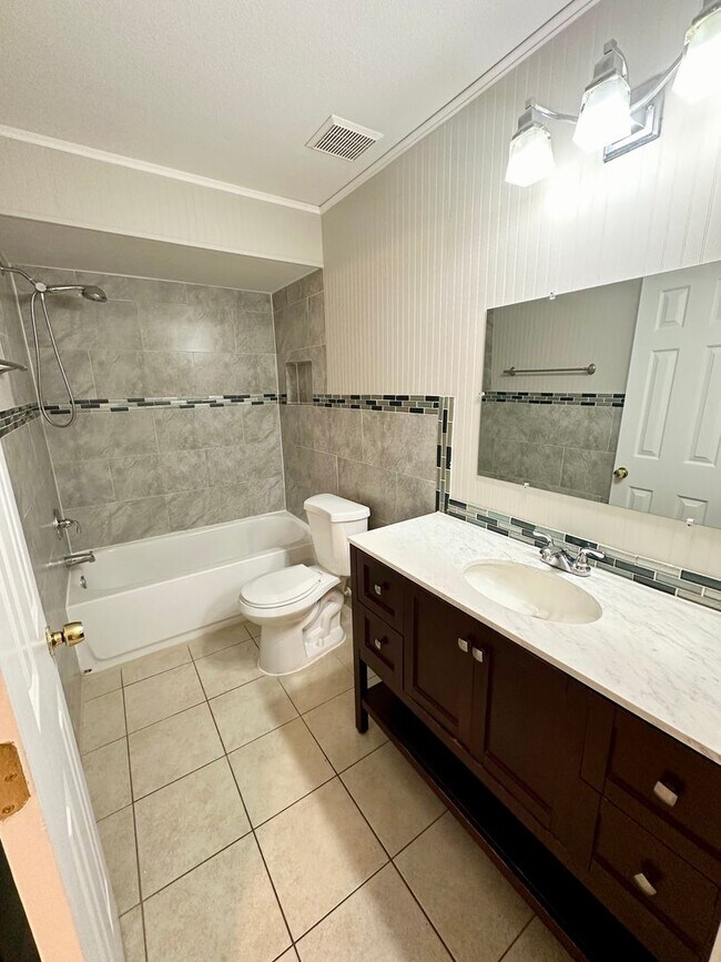 Building Photo - Beautiful bright updated 3/2 condo in Altamonte