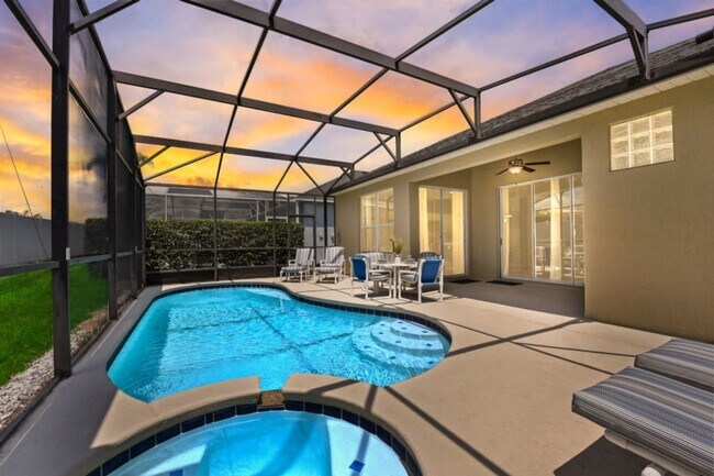 Building Photo - 8022 King Palm Cir