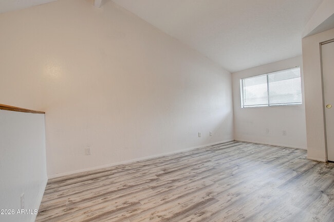 Building Photo - 2215 W Augusta Ave