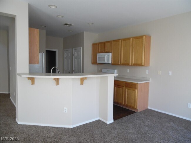 Building Photo - 6371 Thunder Gulch Ave