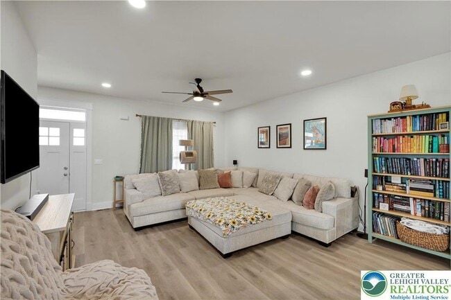 Building Photo - 221 Craig Ave