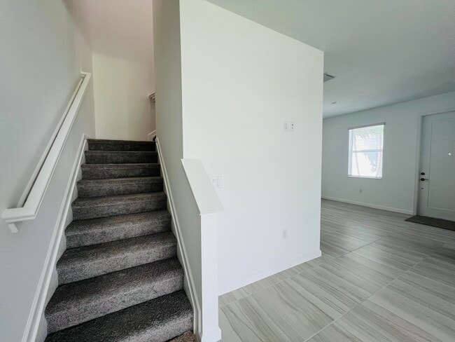 Building Photo - 16411 Powerscourt Dr