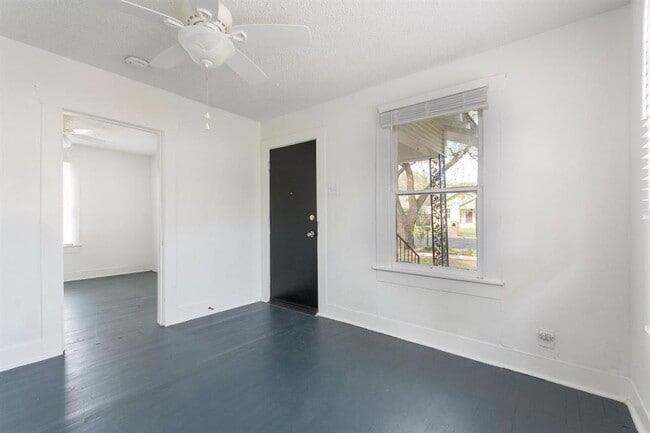 Building Photo - 57 Chalmers Ave