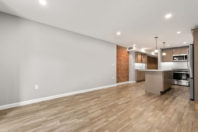 Building Photo - 42 8th St