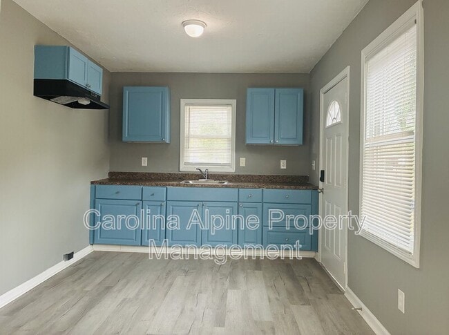 Building Photo - 1016 W Mauney Ave