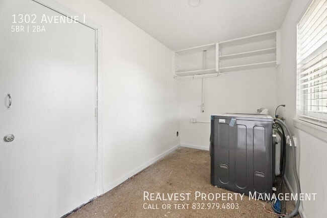 Building Photo - 1302 Avenue I