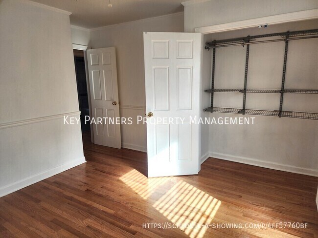 Building Photo - 318 E 68th St