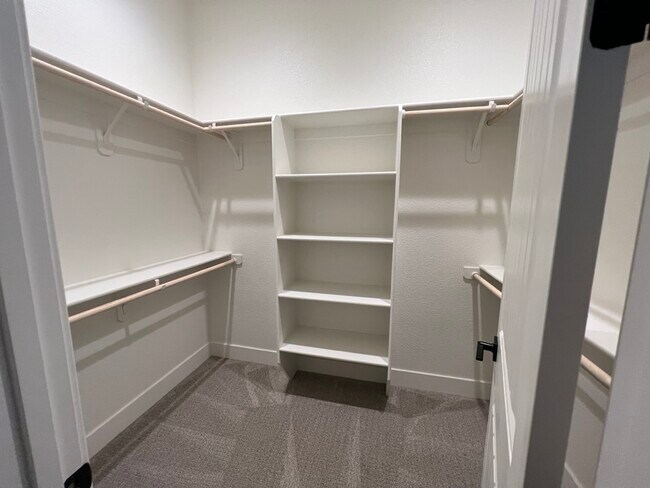 Building Photo - 3005 Shasta Wy