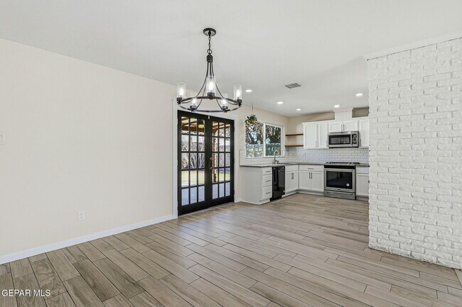 Building Photo - 5713 Creston Ave