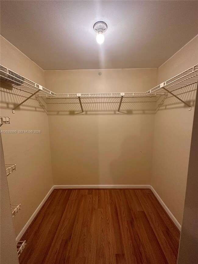 Building Photo - 400 Commodore Dr