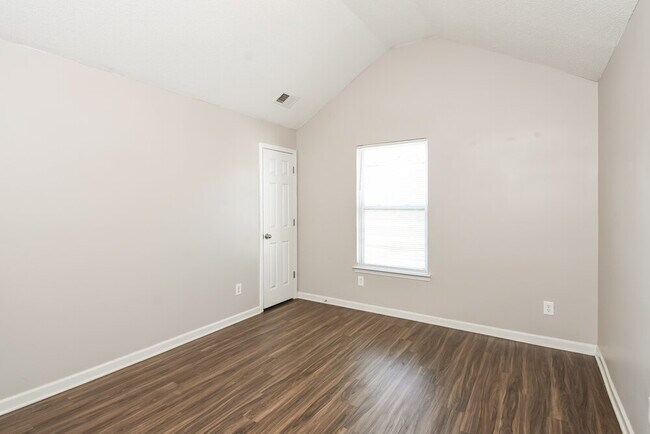 Building Photo - 6083 Trotters Cir