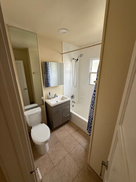 Building Photo - 1721 N Glenoaks Blvd