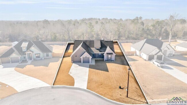 Building Photo - Beautiful 4 bedroom home