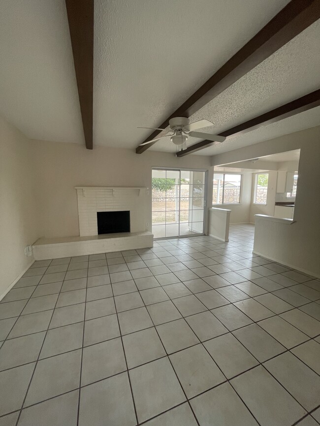 Building Photo - 10902 Bywood Dr