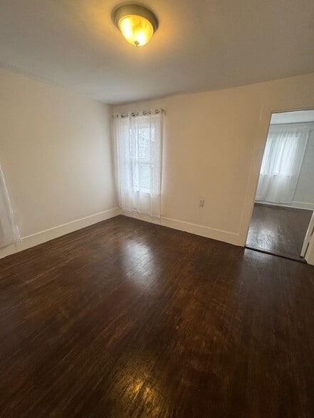 Building Photo - 1617 Barry Ave