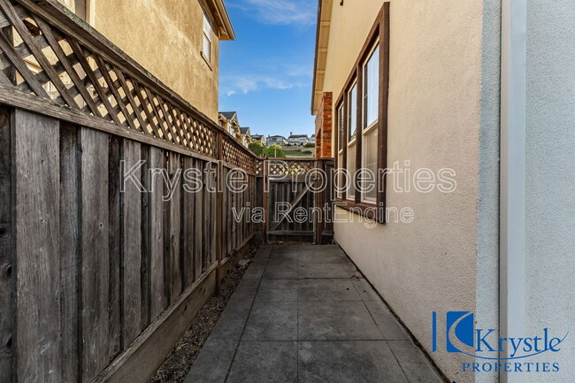 Building Photo - 6335 Newhaven Ln