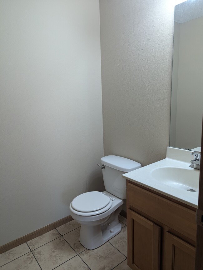 Building Photo - 408 Cedar Pl