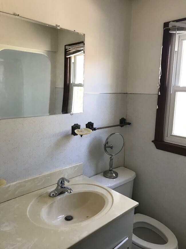 Building Photo - Spacious 3-Bedroom Home in the Heart of Baxter | Basement + Wrap-Around Driveway