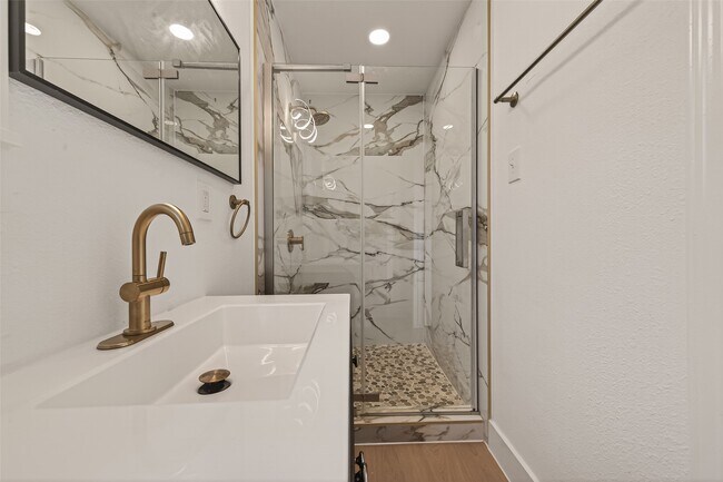 Building Photo - 3209 McCrarey Dr