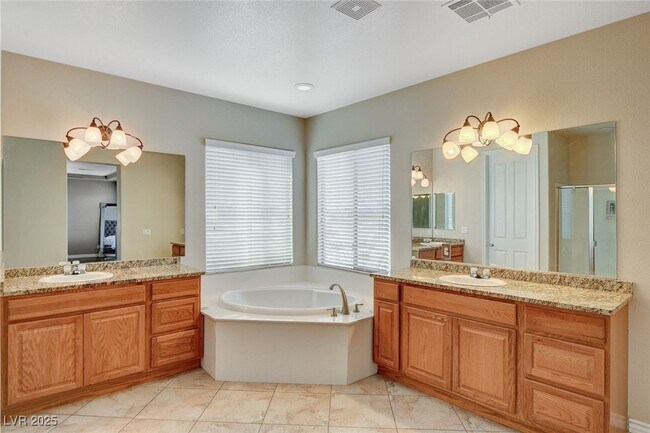 Building Photo - 44 Delighted Ave