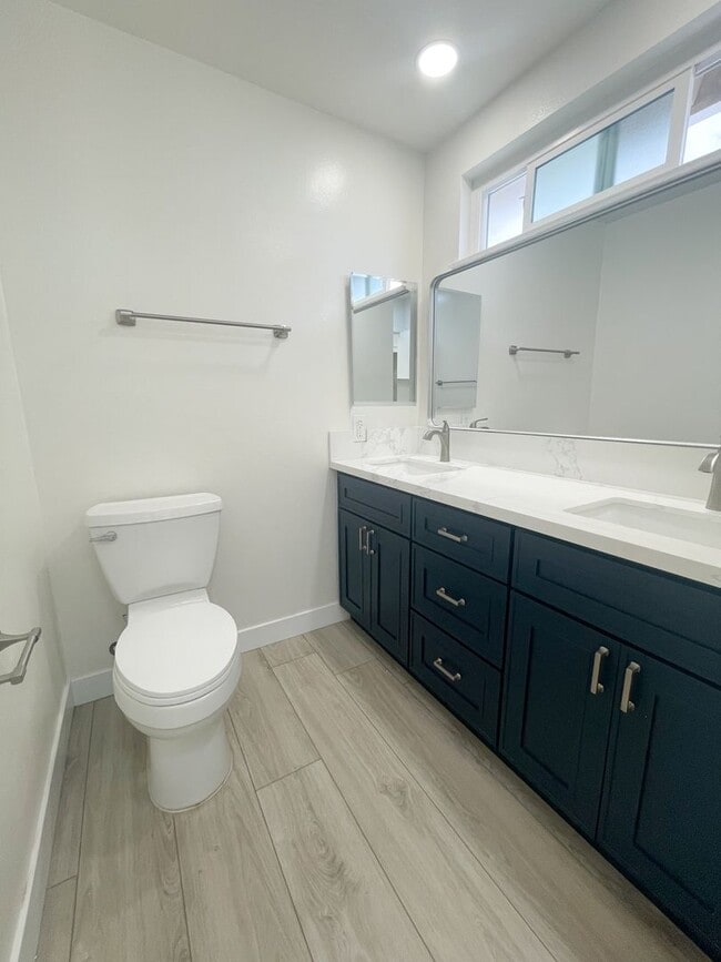 Building Photo - 3 bedroom 2 bath home in desired neighborhood