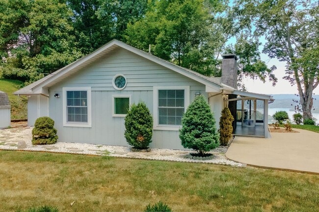 Building Photo - Scenic Lakeview Rental located on Boatman'...