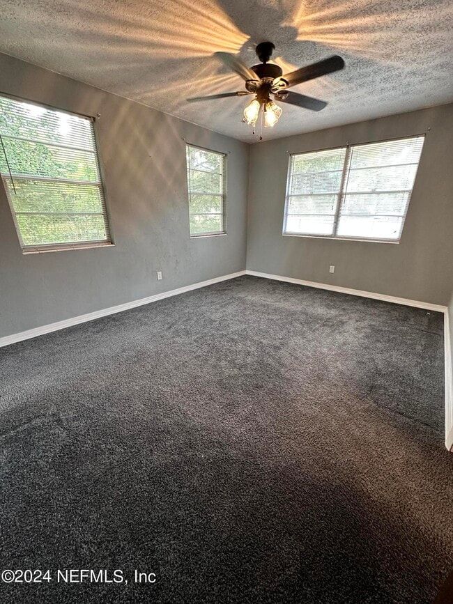 Building Photo - 555 Nightingale St