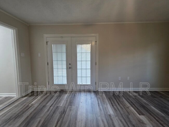 Building Photo - 608 W Martin St