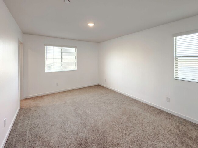 Building Photo - Newer Construction, Exquisite 4 Bedroom + ...