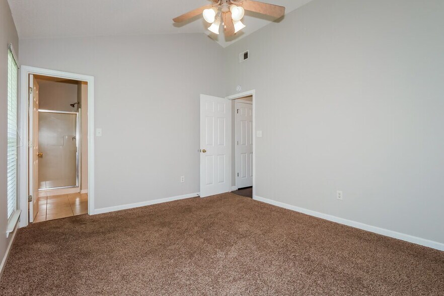 Building Photo - 10316 Cottage Oaks Dr