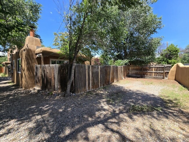 Building Photo - 140A Candelario St