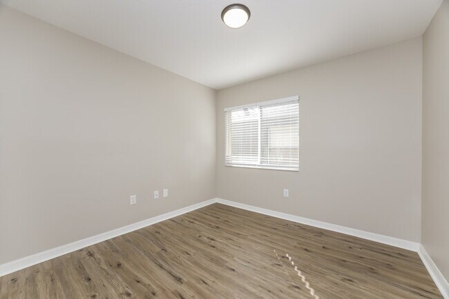 Building Photo - 12724 Lake Vista Dr