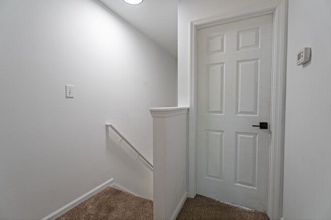 Building Photo - Move-In Ready Townhome Near Camp Lejeune