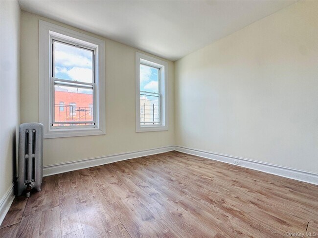 Building Photo - 279 Schaefer St