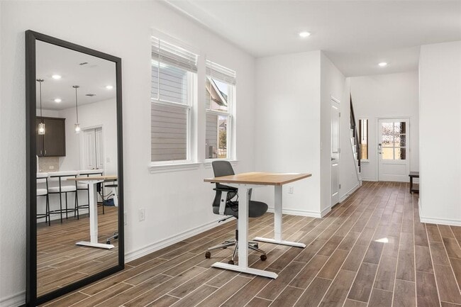 Building Photo - 13707 Manhattan Dr