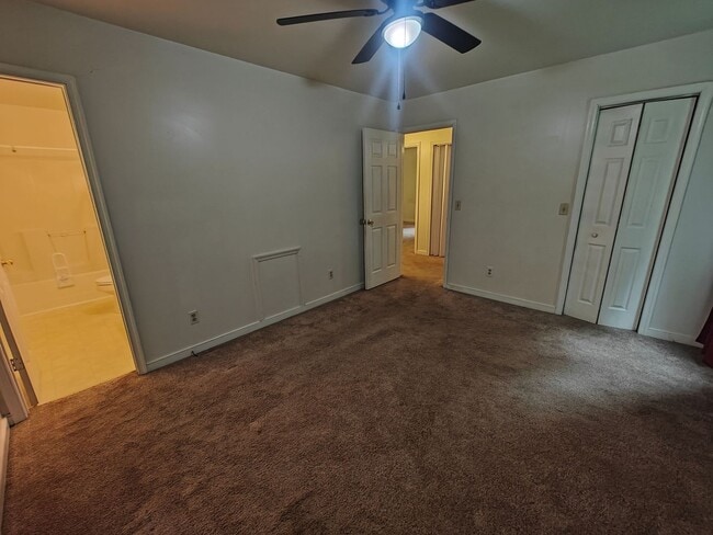 Building Photo - 3 bedroom home on private lot