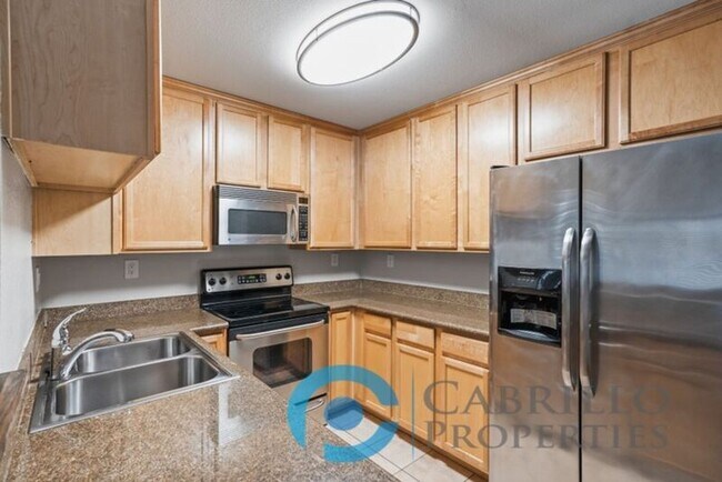 Primary Photo - 3525 Grove St